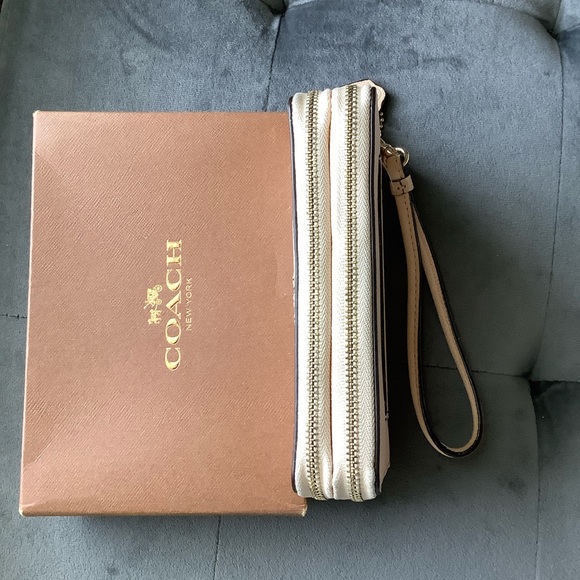 Coach Nude wallet. Used twice. Amazing condition - Picture 6 of 7